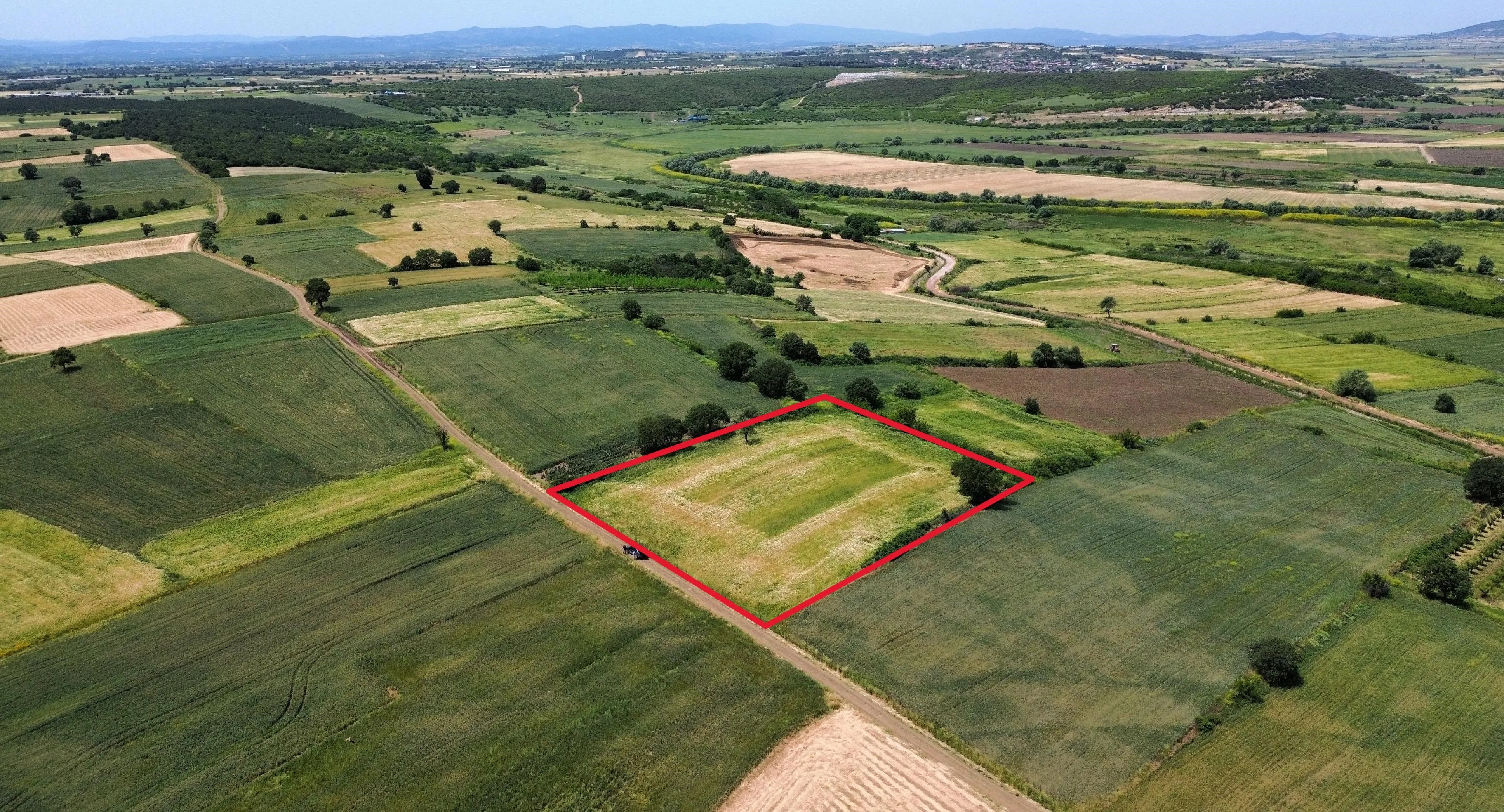 BİGA GÜLEÇ'TE BÖLGEYE HAKİM KONUMDA SATILIK 4916 M2 ARAZİ